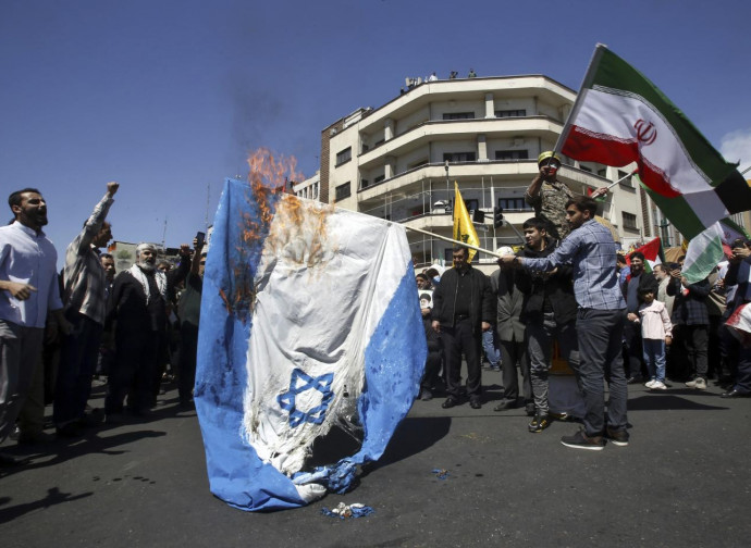 Manifestazione iraniana per i pasdaran uccisi in Siria (La Presse) Manifestazione iraniana per i pasdaran uccisi in Siria (La Presse)