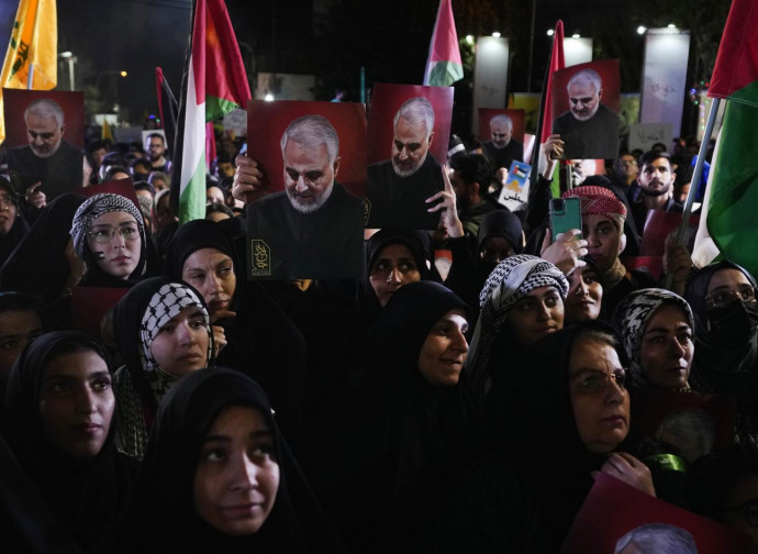 Teheran, manifestazione pro-Palestina (con i ritratti di Soleimani) Teheran, manifestazione pro-Palestina (con i ritratti di Soleimani)