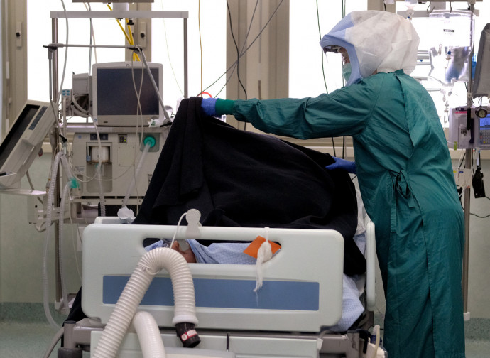 Reparto di terapia intensiva al Policlinico di Roma Reparto di terapia intensiva al Policlinico di Roma