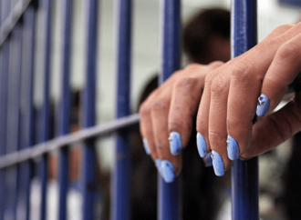 Detenuto trans aggredisce una detenuta