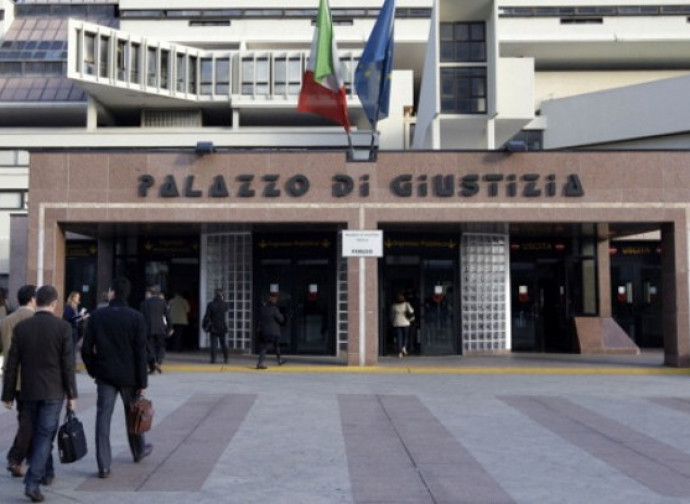 Il tribunale di Napoli Il tribunale di Napoli