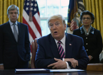 Processo dei media a Trump e Johnson, presunti stregoni
