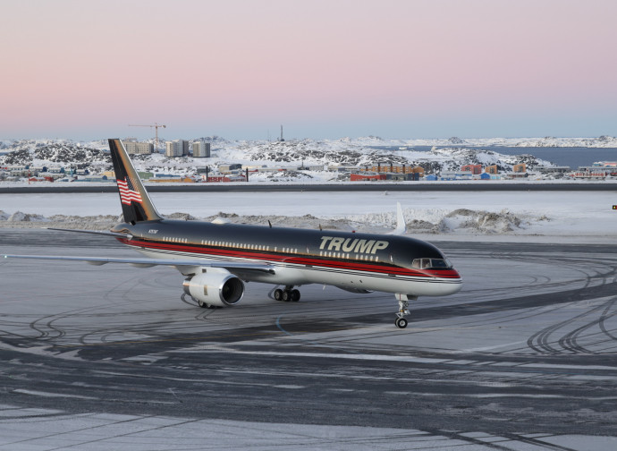 L'aereo di Trump a Nuuk, Groenlandia (la Presse) L'aereo di Trump a Nuuk, Groenlandia (la Presse)