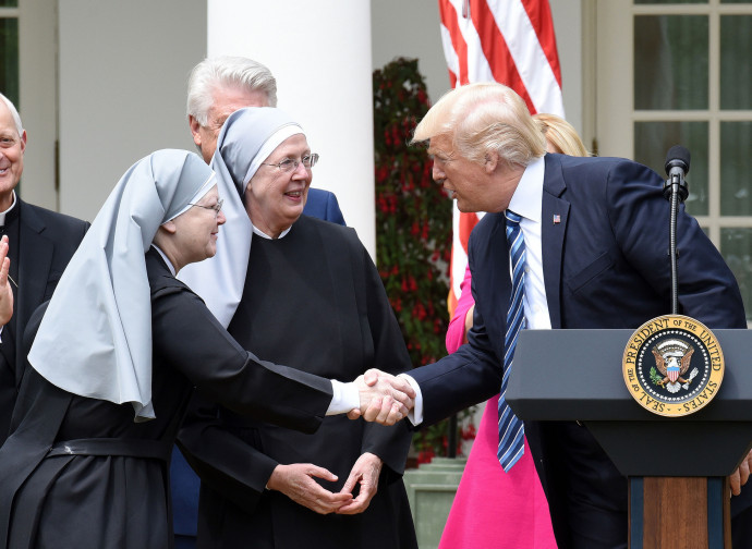 Trump incontro le Piccole Sorelle dei Poveri