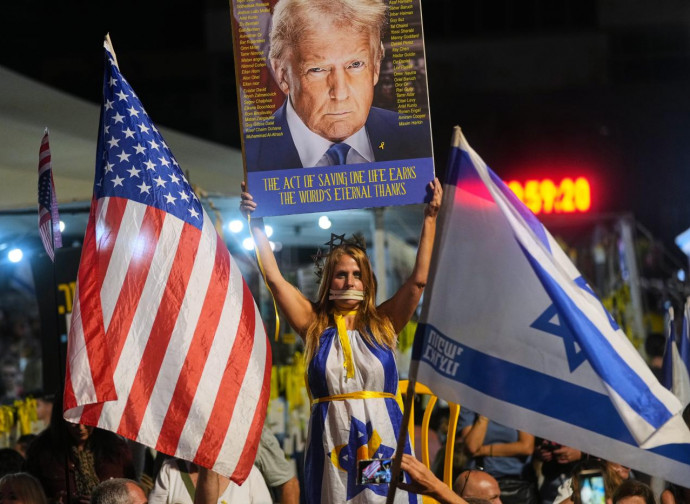 Manifestazioni di giubilo per Trump a Tel Aviv (La Presse)