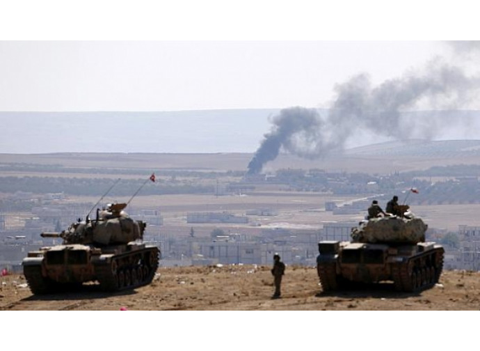 Carri armati turchi di fronte a Kobane