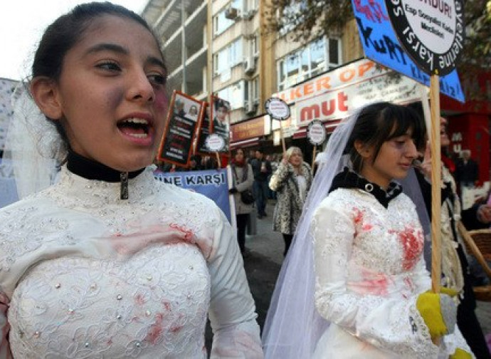 Turchia, manifestazione contro i matrimoni minorili Turchia, manifestazione contro i matrimoni minorili