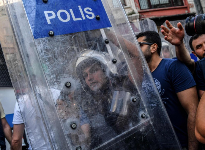 Turchia, polizia tiene i reporter alla larga