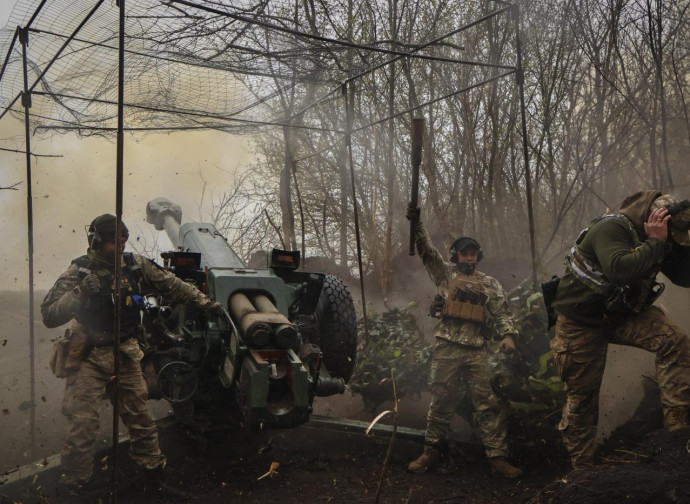 Artiglieria ucraina in azione a Bakhmut Artiglieria ucraina in azione a Bakhmut