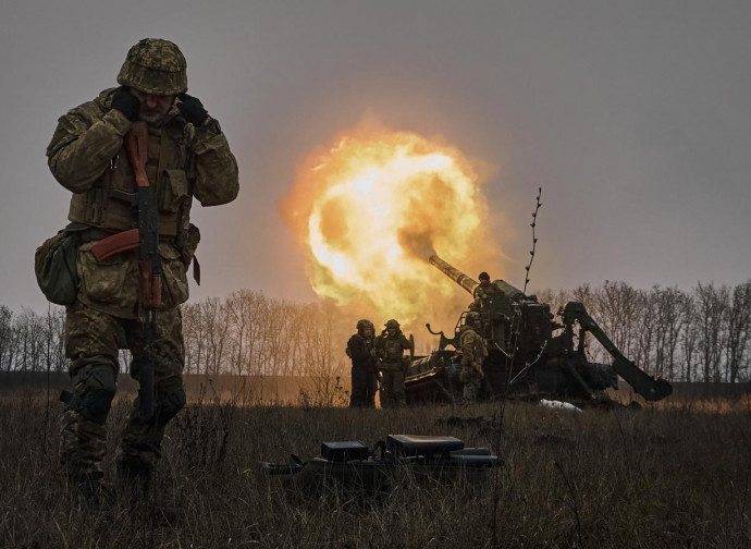 Artiglieria ucraina in azione nel Donbass Artiglieria ucraina in azione nel Donbass