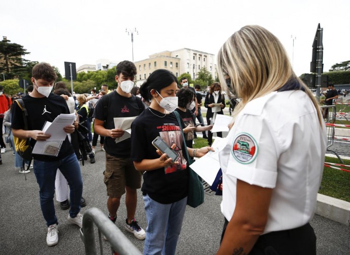 Controllo del green pass all'università La Sapienza di Roma