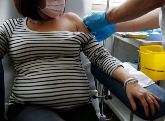 Vaccini e Green Pass, il cortocircuito dei cattolici