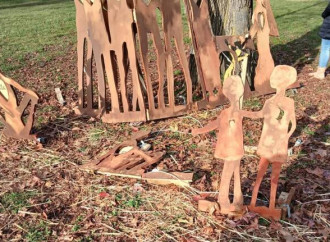 Un sacerdote ferito e tanti presepi danneggiati in Italia