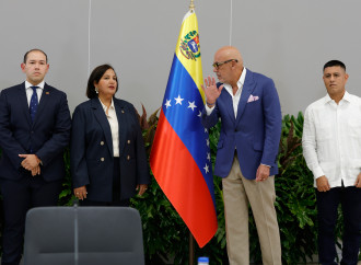 Venezuela, inizia la transizione democratica. La Chiesa fa da mediatrice