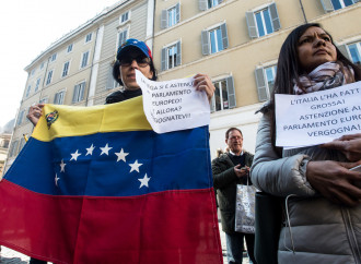 Gli italiani a Caracas si sentono traditi da Roma