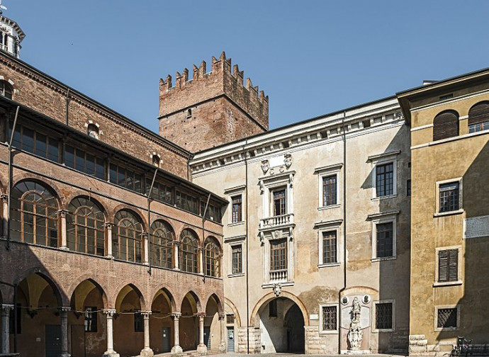 Verona, cortile del Tribunale