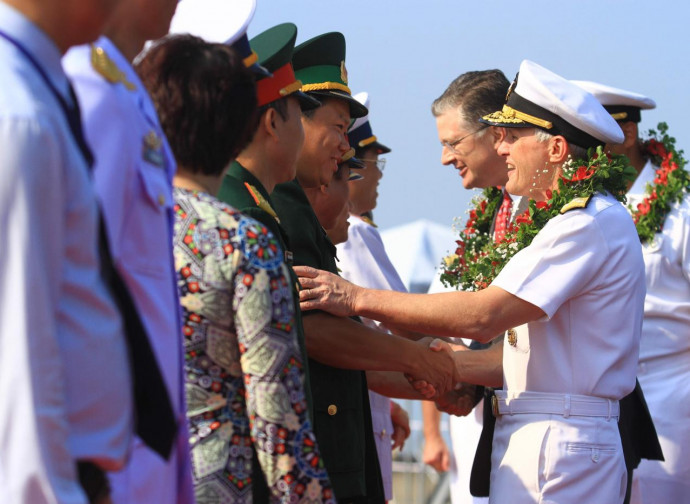 La visita della USS Carl Vinson in Vietnam