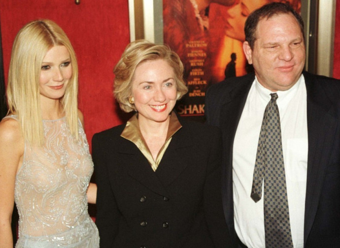 Harvey Weinstein con Gwyneth Paltrow e Hillary Clinton, in tempi non sospetti Harvey Weinstein con Gwyneth Paltrow e Hillary Clinton, in tempi non sospetti