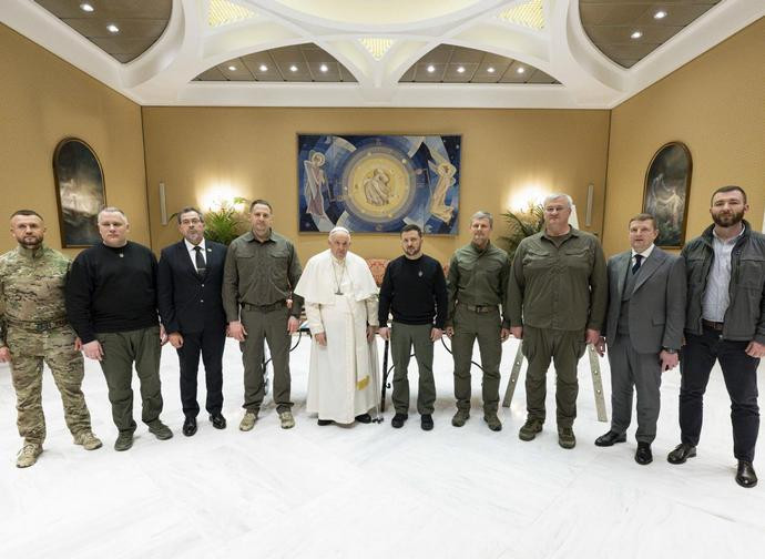 Papa Francesco con la delegazione ucraina Papa Francesco con la delegazione ucraina