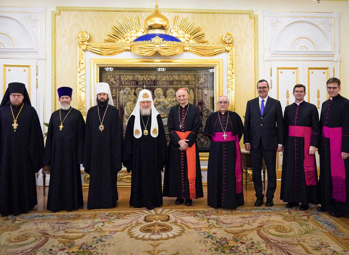 Il cardinale Zuppi con il patriarca Kirill Il cardinale Zuppi con il patriarca Kirill